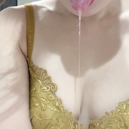 顔騎と顔べちゃでいじめられて、足とおならに興奮し続けたい