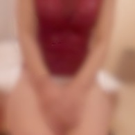 今度は両足閉じて座ってみよ〜🩷🩷🩷