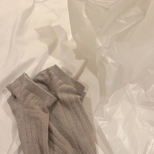 顔や鼻や耳や乳首を舐められ、臭い靴下を持って帰りたい