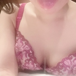 ひたすら顔舐め回されて、手と指も舐め回されて興奮したい