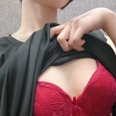 乳首を爪で…