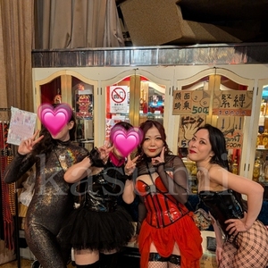 4人立ちポーズ