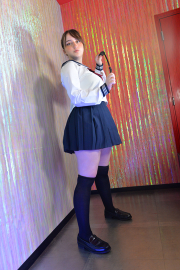 碧い目の巨尻の強匂女王様が出勤中！