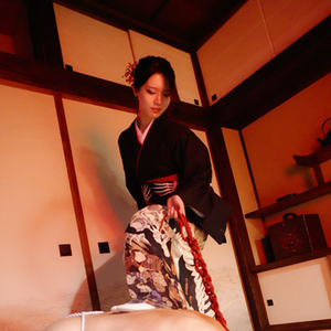 和服が似合うスレンダー美形の若手ドミナが出勤！