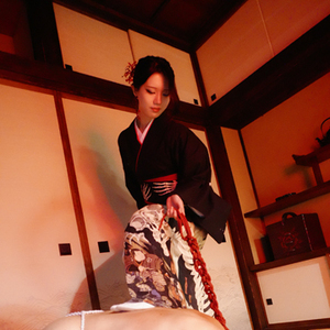和服が似合うスレンダー美形の若手ドミナが出勤！