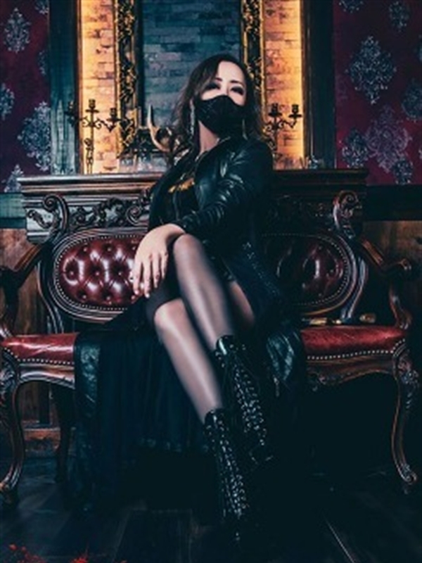 篁(タカムラ)ルイ女王様