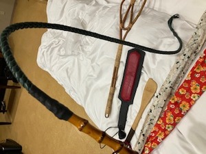 殴る蹴る掴む