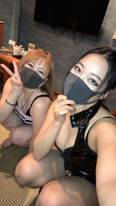 賑やかに