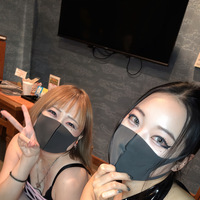賑やかに