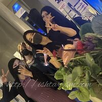 賑やか。