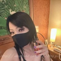 敷かれる。