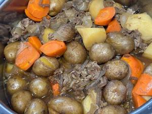 インカのめざめ入り肉じゃが