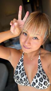 今まで人生で一度も口に入ったことがない感触、匂い...