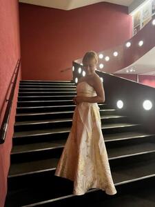 ドレスは自前です