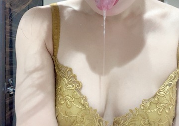 顔騎と顔べちゃでいじめられて、足とおならに興奮し続けたい
