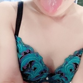 メイクされて、女装しながら顔舐め回されて興奮したい
