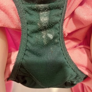 パンツ下げたらまだ少し汚れが湿ってる🩷来週のお知らせ🩷