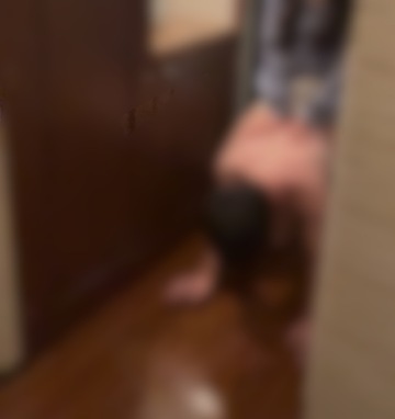 わぁ、惨めに歩いてる姿撮られちゃったね!