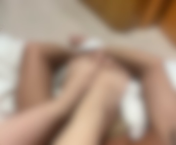 足とストッキングで惨めな顔にされてブサ顔と言われて笑われたい