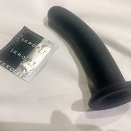 臭い匂いを嗅いでおならを口に突っ込んで、ディルド顔騎されたい