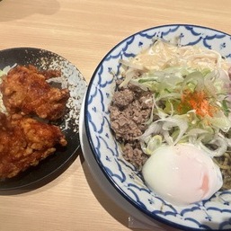 黒胡麻麺だって〜🩷🩷🩷でも唐揚げ推し（笑）