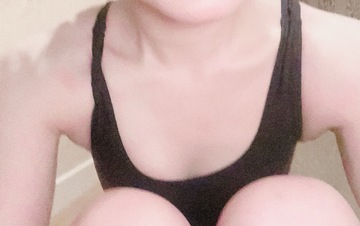 おならと全身の臭い匂いを嗅ぎ続けて、大量聖水ぶっかけられたい