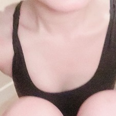 おならと全身の臭い匂いを嗅ぎ続けて、大量聖水ぶっかけられたい