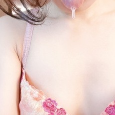 臭い匂いを嗅いで、大量おなら、大量聖水、大量唾液に興奮したい