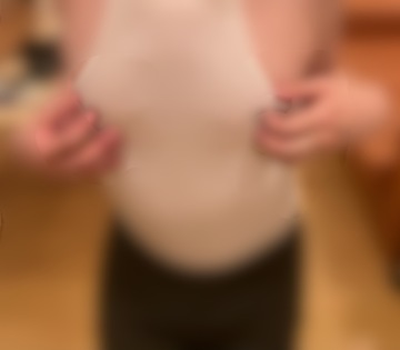 この服着て乳首もちゃんと自分でいじってね🩷
