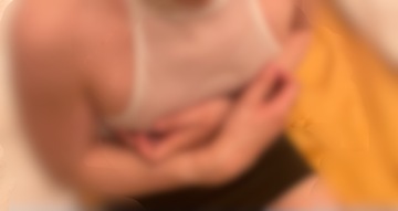 なんで乳首隠してるの？唾液かけただけなのに🩷