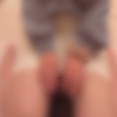 ちゃんと分かるまで足で挟んであげるね🩷🩷🩷