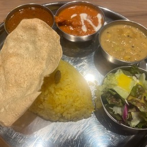 南インドカレー食べに行った〜🩷🩷🩷
