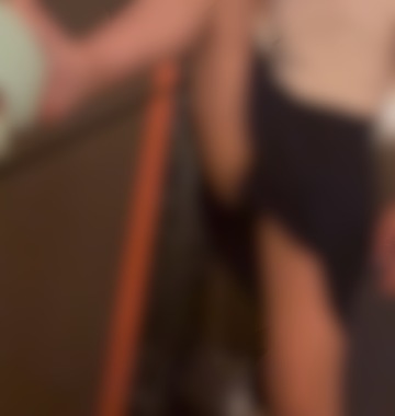 今度は立って優しく踏んであげるね🩷🩷🩷