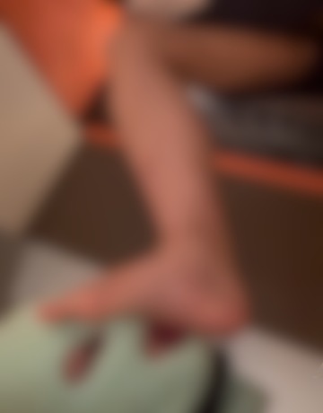床で踏まれても反応してるね🩷🩷🩷