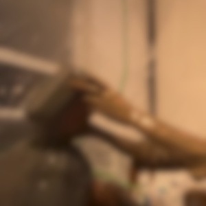 今度は両手で塗ってあげる🩷🩷🩷