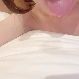 顔をひたすら舐め回され続けて、舌と唾と痰に2度興奮したい