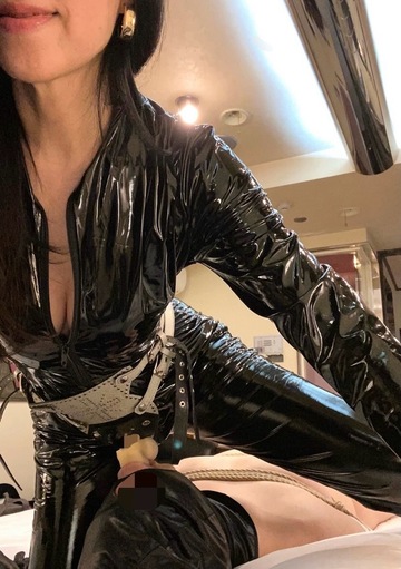 レザーブーツ奴隷にとことんイラマチオさせた🥰❣