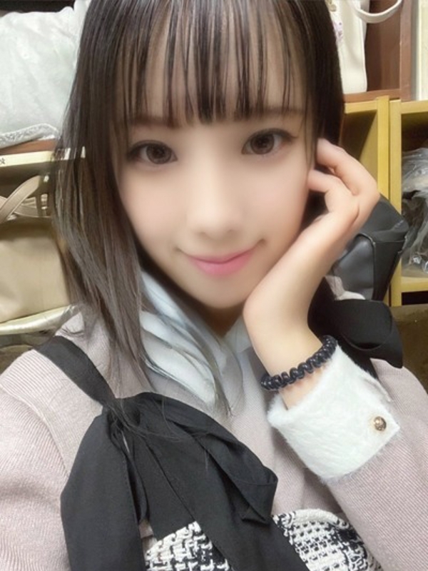 綾鷹　すず(20)