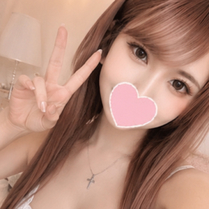 ららです♡  見た目通り（？）ギャルです笑  ネイルもメイク