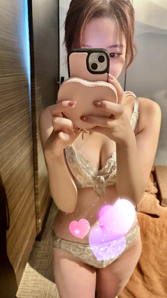 今日は少しだけ大胆に、お下着姿でパシャリ 少しずつ興味を持