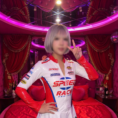 ご主人様に持ってきて頂いたレースクイーンの衣装に着替えてパシ