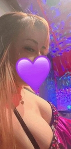耳元で