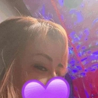 耳元で