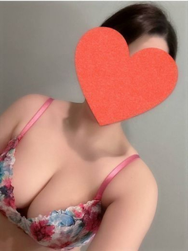 えみり(26)