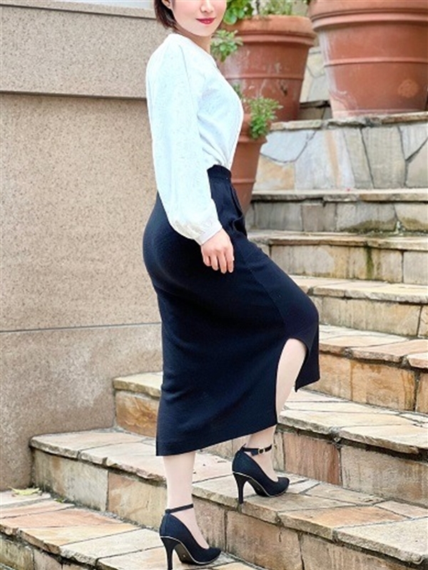 戸井田きみか(27)