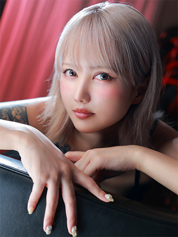 スア(24)
