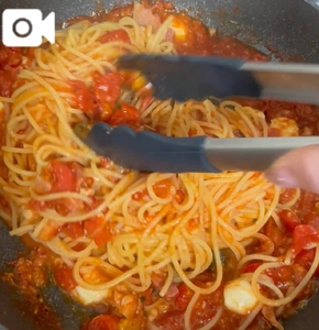 🐱🍅➕🧄➕🥓➕🧀🟰🍝