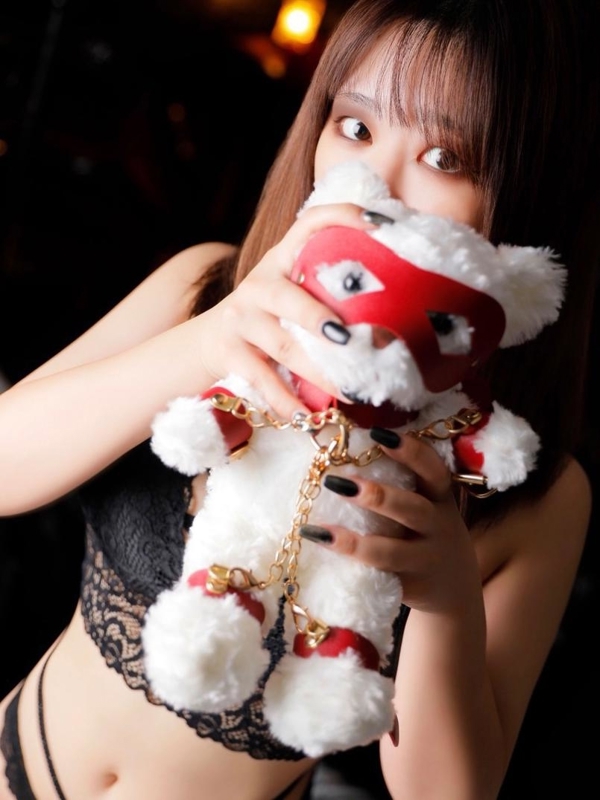 紫織しおり(26)
