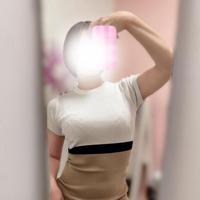 ぴちぴちのニットワンピ、好き？