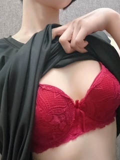 乳首を爪で…